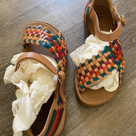 Adorable - Picture 2 of 4